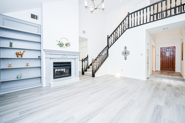 Photo - 31 Silent Brook Pl