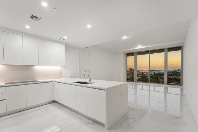 220 Lake Shore Dr