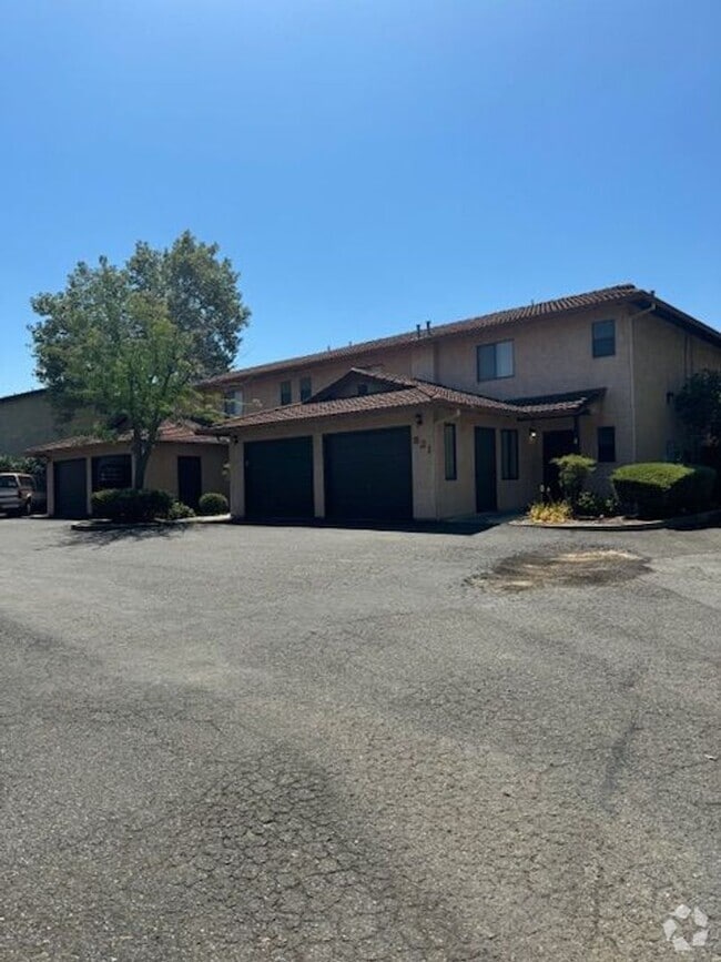 Building Photo - miss821 Unit 821-04 Rental