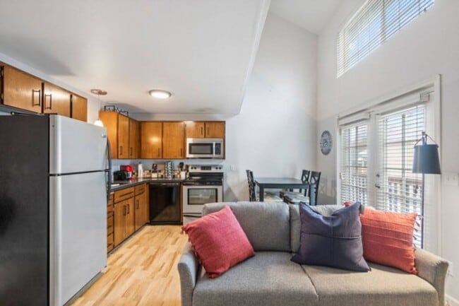 Cozy ONE-bedroom/loft style/Perry District... - Cozy ONE-bedroom/loft style/Perry District...