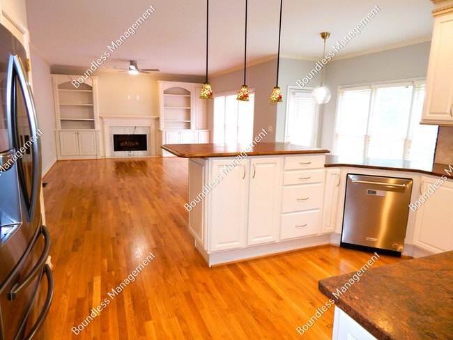 Photo - 125 Broadwell Oaks Ct