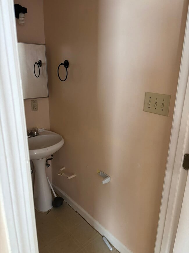 Building Photo - 1402 Grand Ave Unit C