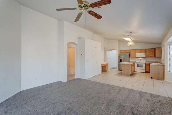 Building Photo - READY TO VIEW NOW! Beautiful 4 Bedroom 2 Bath Home in Phoenix!