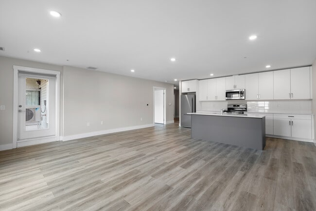 Building Photo - 1 Bedroom + Den Elation Suites - Plan B Unit 308 - Plan B