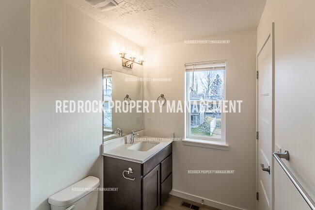 Photo - 1122 N Davis Ln