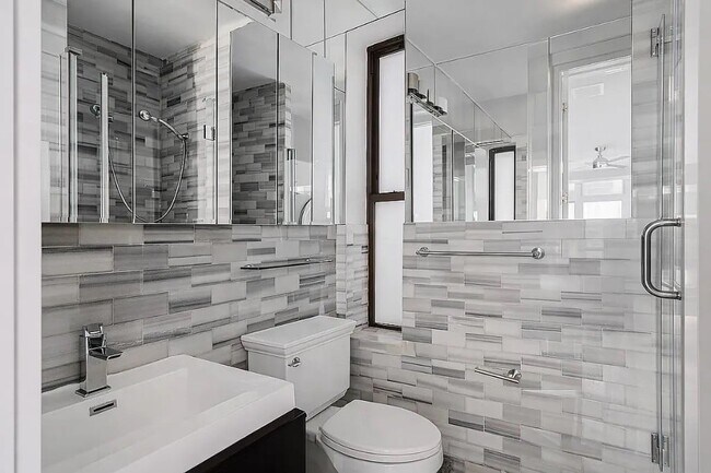 Photo - 345 E 5th St Unidad 3