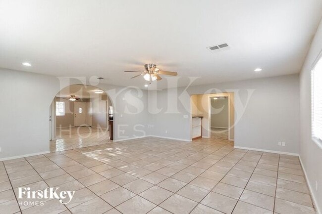 Photo - 8439 S 9th Pl