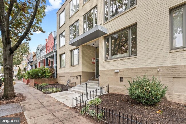 Building Photo - 2639 15th St NW Unit 105 Rental