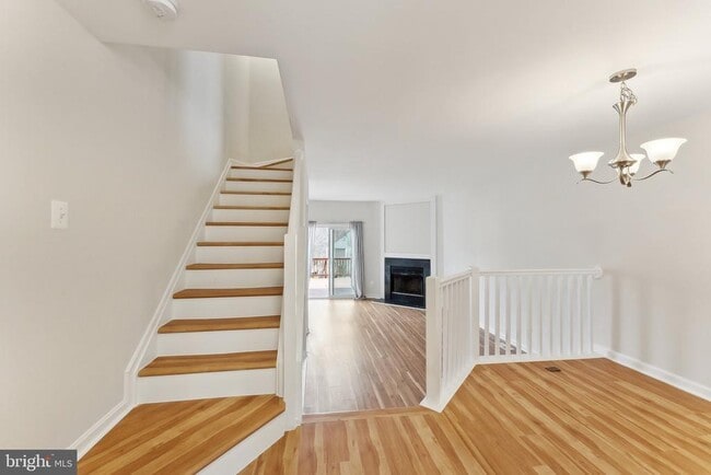 Photo - 5905 Sir Cambridge Way