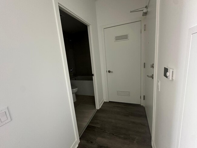 Building Photo - 406-10 Flavelle Trail Vaughan Unit 406