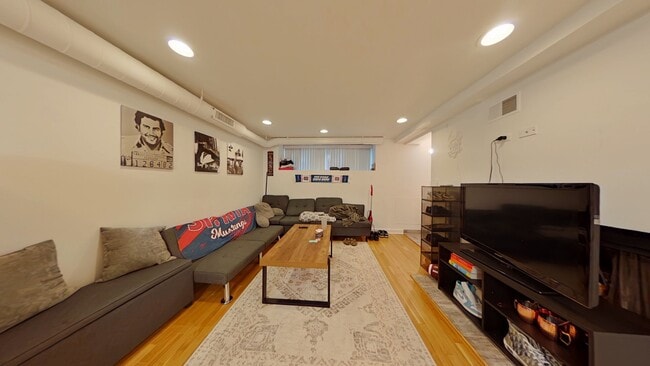 Building Photo - 2947 N Racine Ave Unit Gdn