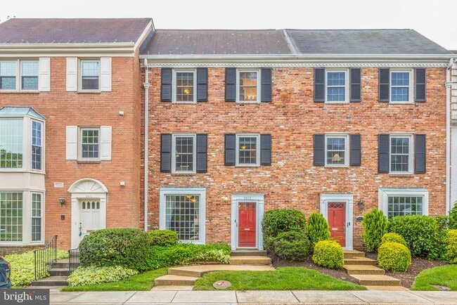 Photo - 6813 Market Square Dr Townhome