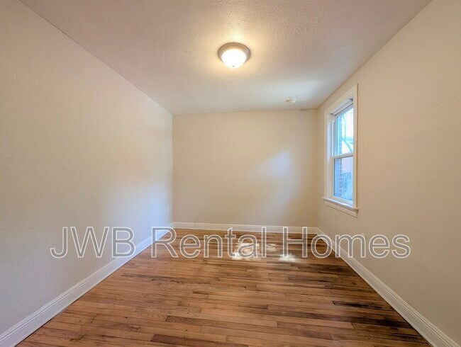 Photo - 44 W 55th St