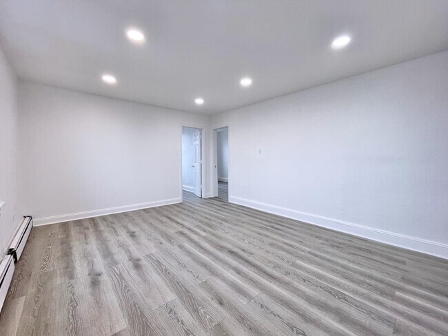Photo - 389 Monmouth St Unit 3