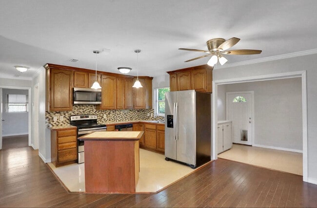 Photo - 7415 Leroy Dr