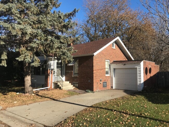 Cute 2 bedroom house $995 - Cute 2 bedroom house $995