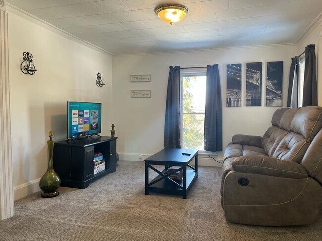 208 Hudson St Unit 208 hudson st APT 2