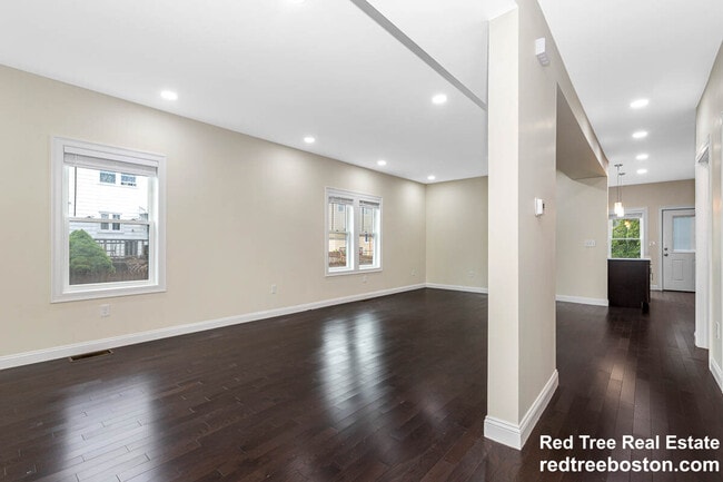 Photo - 77 Winchester St