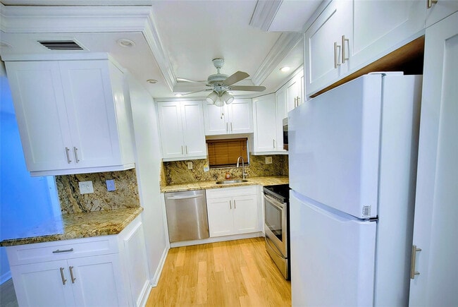 Photo - 9411 N Hollybrook Lake Dr Unit 209