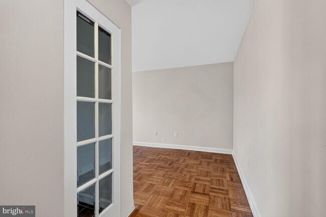 Photo - 1111 Arlington Blvd Unit 913
