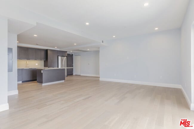 Photo - 2939 Leeward Ave Unit 401