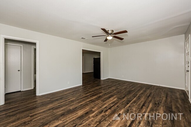 Photo - 3 BR/1BA | Updated Single Family Home | Fenced backyard| In Cleburne!