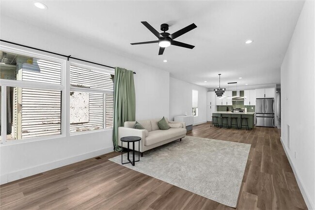 Photo - 598 Formwalt St SW