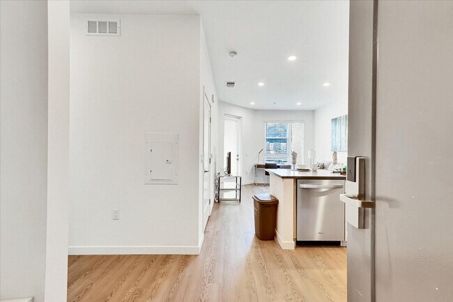 593 Camino De La Reina Unit SI ID1343835P