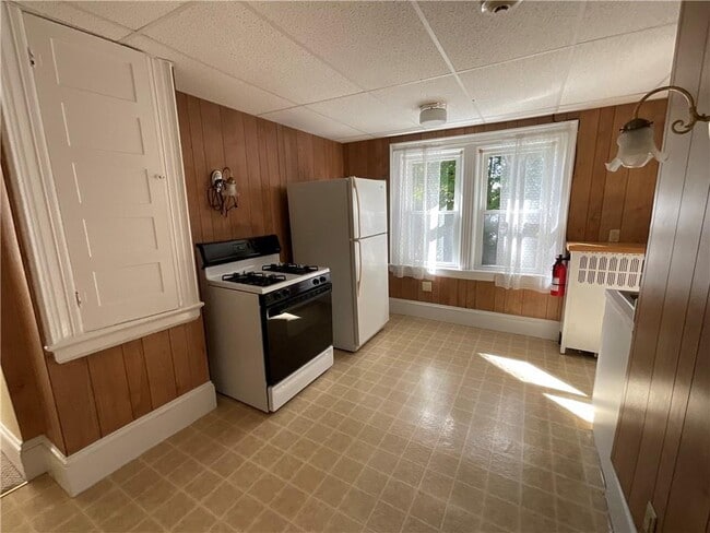 Photo - 2-2R Payan St