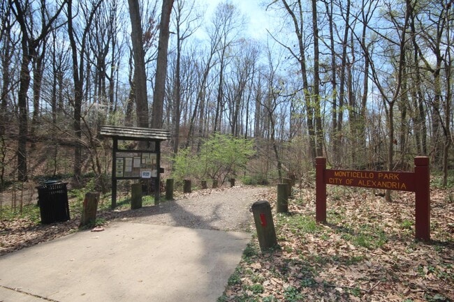 Photo - 3207 Circle Hill Rd