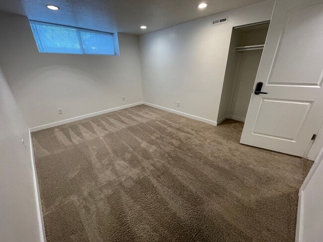 759 Riverside Dr Unidad Downstairs - Bedroom 2