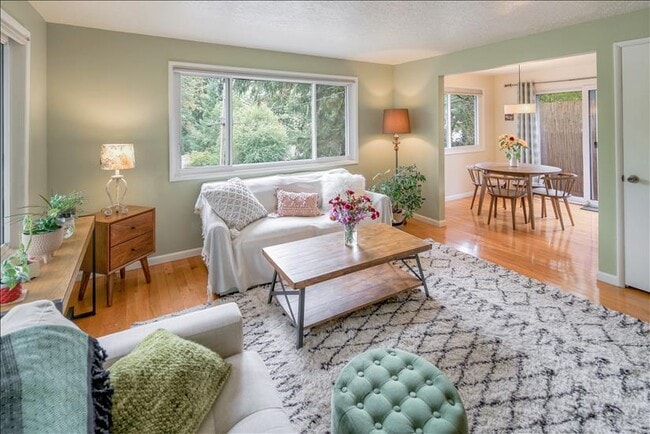 Building Photo - 9506 SW 50th Ave Rental