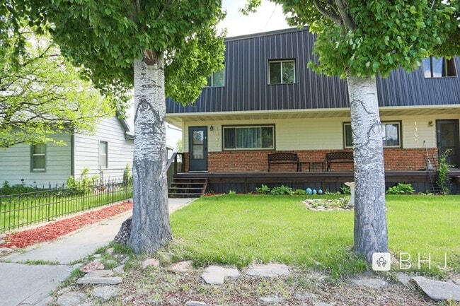 Building Photo - UTILITIES INCLUDED! Large 3 bed/ 1.5 bath on Demple Street