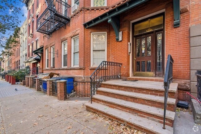 Building Photo - 318 Hudson St Unit B Rental