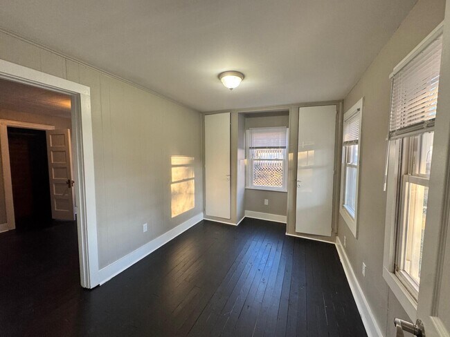 Photo - 211 Langford Ct