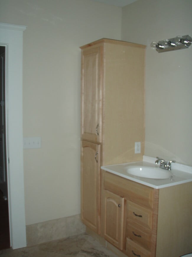 Bath #2 Vanity - 302 W 40th St Unit 302-A