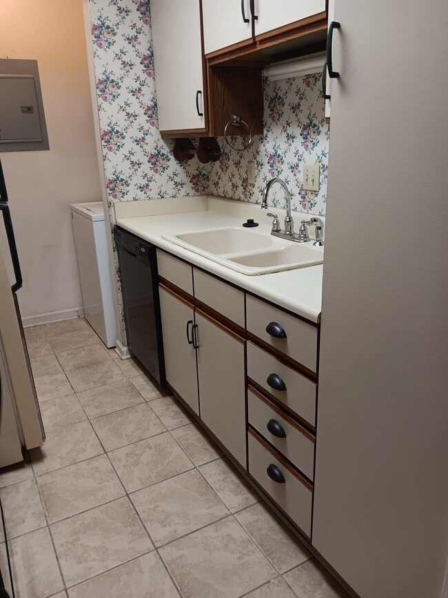 Building Photo - 110 Heywood Rd