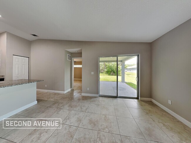 Photo - 748 Geddes St SW