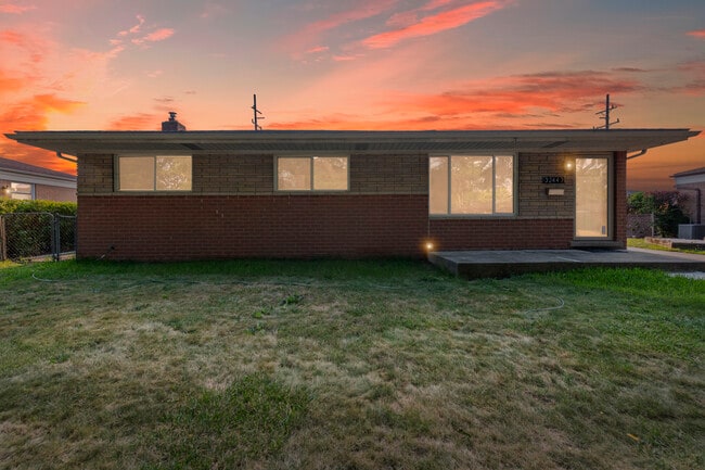 Photo - 32447 Hawthorne Dr