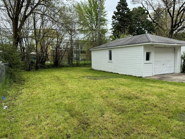 Photo - 20000 Norwood St