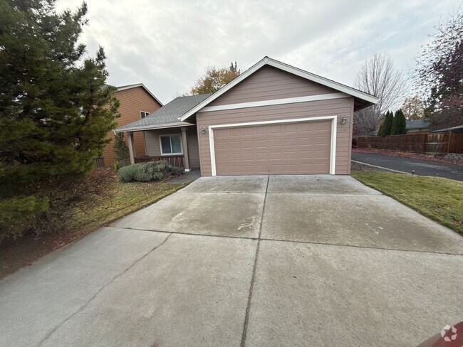 Building Photo - Pet Considered, East Bend 3 Bdrm, 2 Bath H... Rental