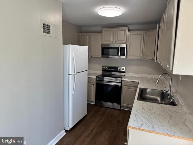 Photo - 134 Hickok Cir