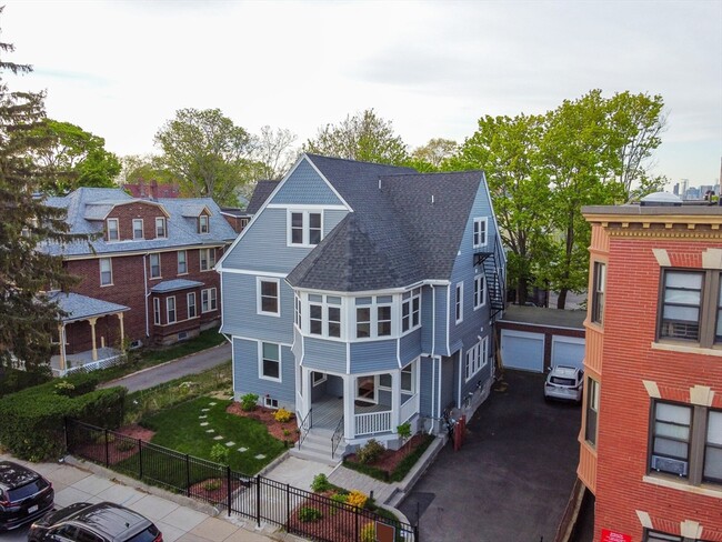 Building Photo - 7 Waumbeck St Unit 2