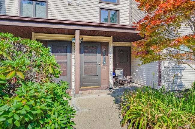 Building Photo - 125 Stringham Rd Unit 28
