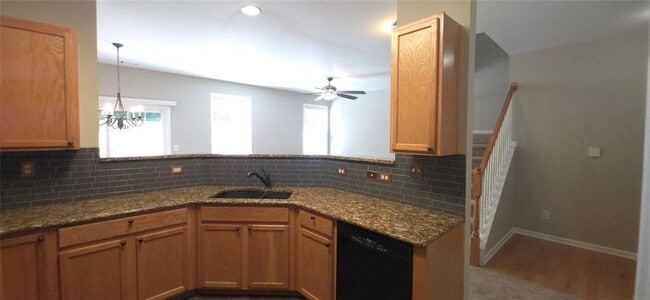 Photo - 1122 Treymont Ln SW