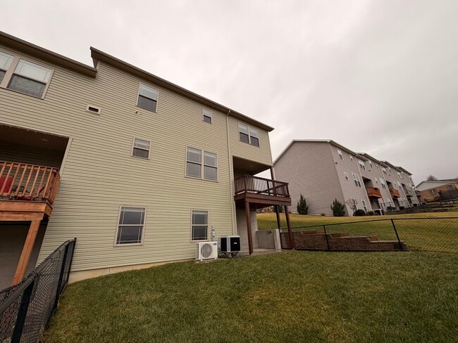 Photo - 746 Golden Spring Dr