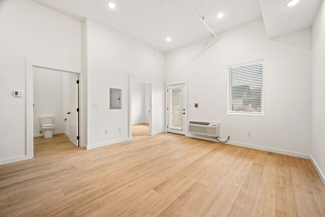 Photo - 623 E Main St