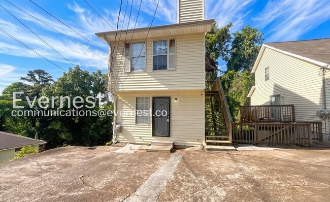 Building Photo - 3392 Shadowlawn Dr Unit a