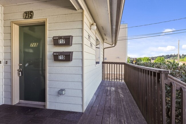 Photo - MOVE IN READY NOW! Desirable down town location. 2 bed, 1 bath. Includes water, sewer and garbage.