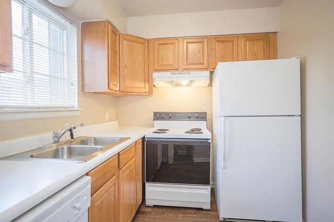 Building Photo - Hearth Hollow Rental